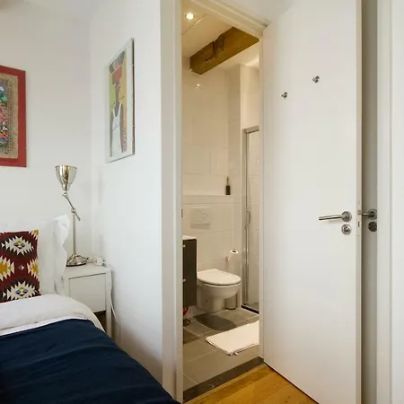 Mercedes Oda ve Kahvaltı