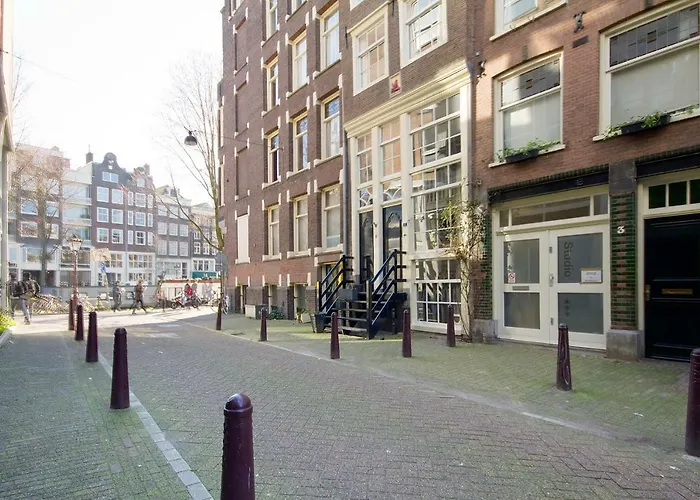 לינה וארוחת בוקר Mercedes 4*