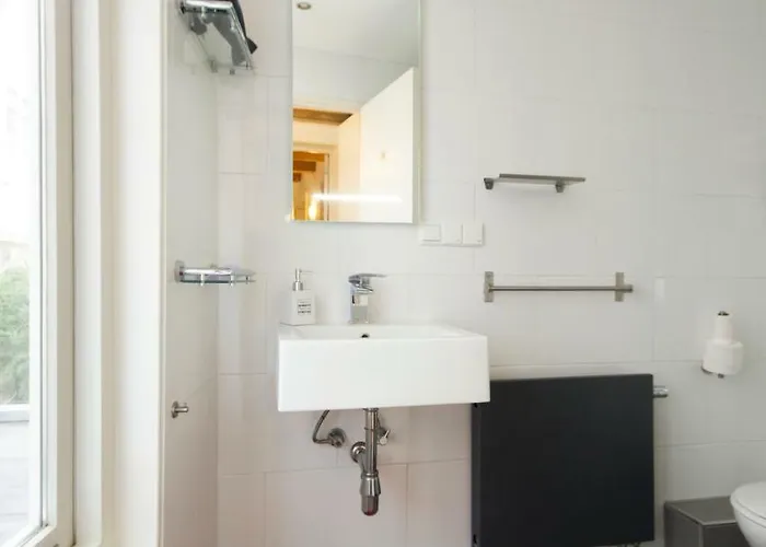 לינה וארוחת בוקר Mercedes אמסטרדם