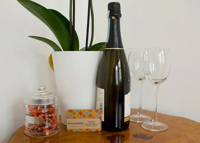 Mercedes לינה וארוחת בוקר